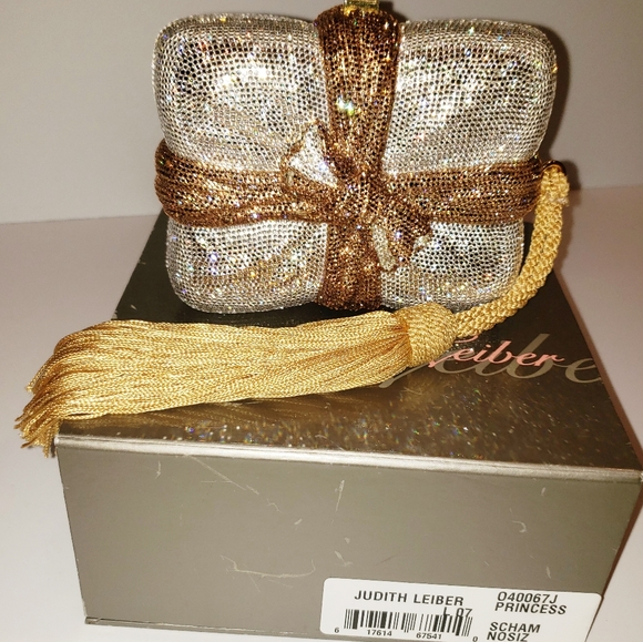 💫Judith Lieber Princess Package Minaudiere💫 - Picture 4 of 7